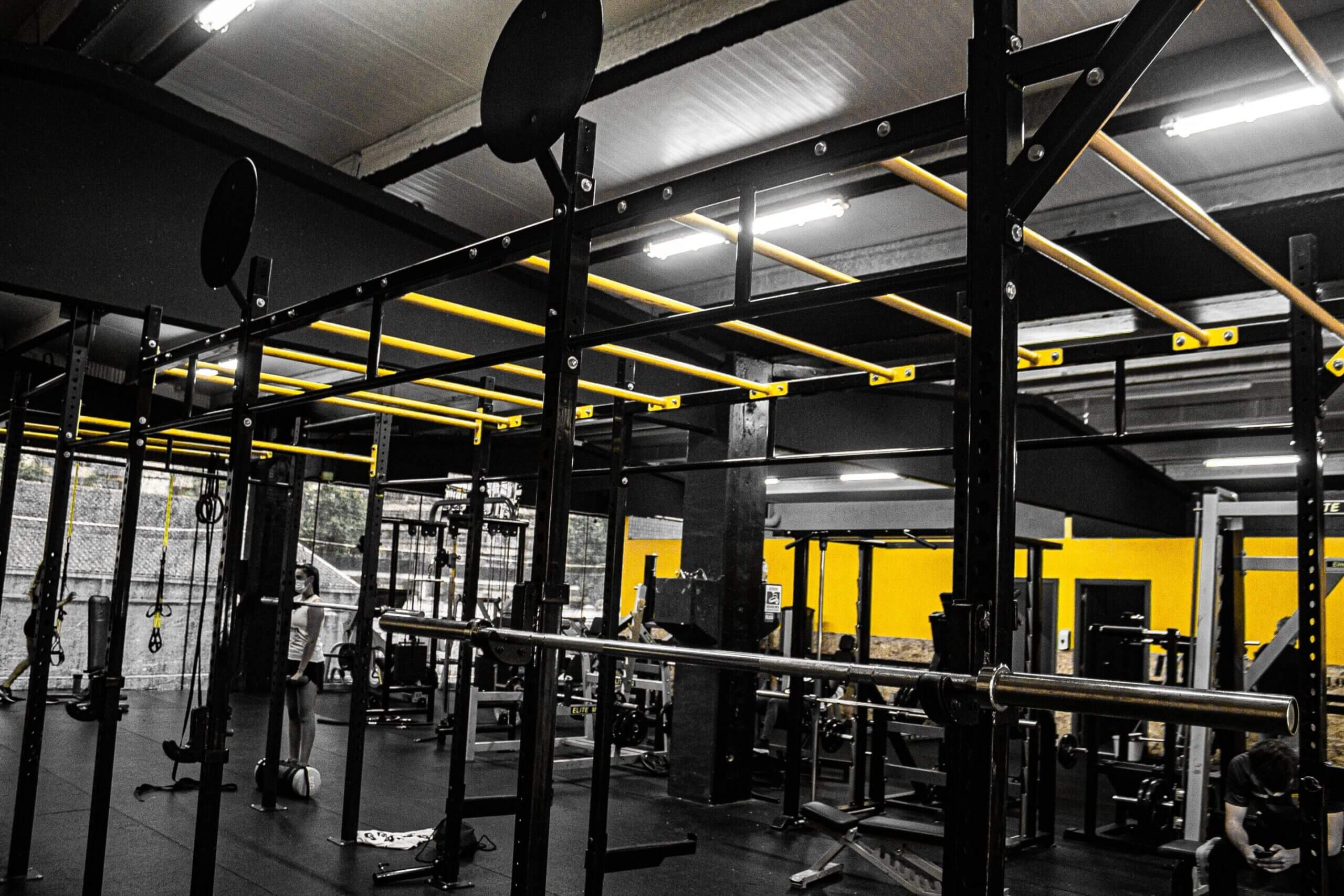 Equipamiento de gimnasio profesional